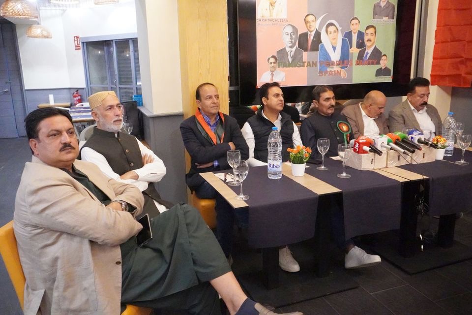 پاکستان پیپلز پارٹی اسپین کے زیراہتمام آصف علی زرداری کے صدرِپاکستان اور سید یوسف رضا گیلانی کے چئیرمین سینٹ منتخب ہونے پر مبارک باد کی تقریب