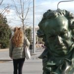 بارسلونا میں سات دیوہیکل گویا ایوارڈ مجسموں کی تنصیب