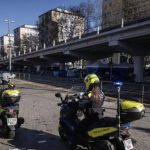 بادالونا: C-31 پل کے نیچے ہجوم پر تشدد، مقامی پولیس تحقیقات کر رہی ہے