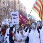 زیادہ کام کے بوجھ کے خلاف بارسلونا میں ڈاکٹروں کی کارنیوال طرز احتجاجی ریلی، نئی ہڑتال جاری