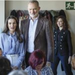 بادشاہ فلیپے ششم اور ملکہ لیتیزیا کا میڈرڈ کے مزدور طبقے کے علاقے ویلیکاس کا دورہ 