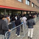 اسپین میں تارکینِ وطن کی ریگولرائزیشن: دفاتر پر دباؤ، لمبی قطاریں اور انتظامی چیلنجز