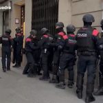 بارسلونا میں کمزور نوجوانوں کو گروہ کی صورت میں لوٹنے والے دو بالغ اور ایک کم عمر گرفتار